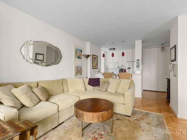401 East 84th Street 10D image 2 of 8