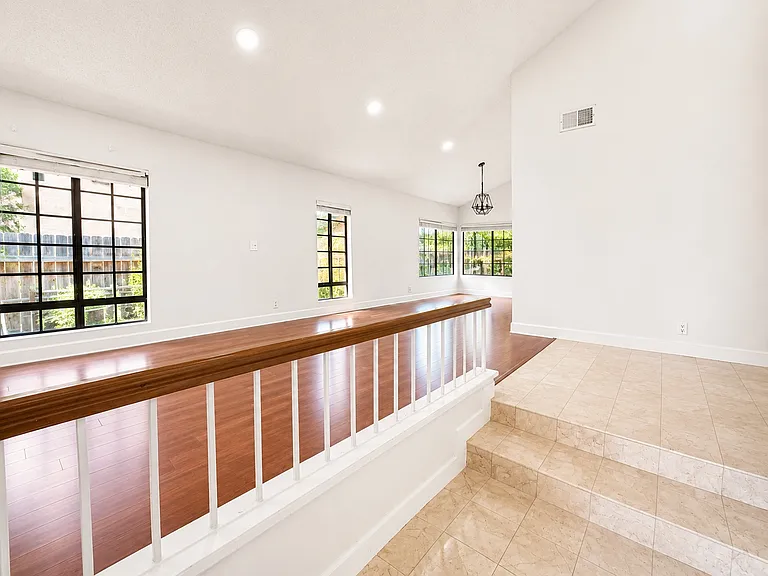 41 Hunter Point Rd — Photo 2