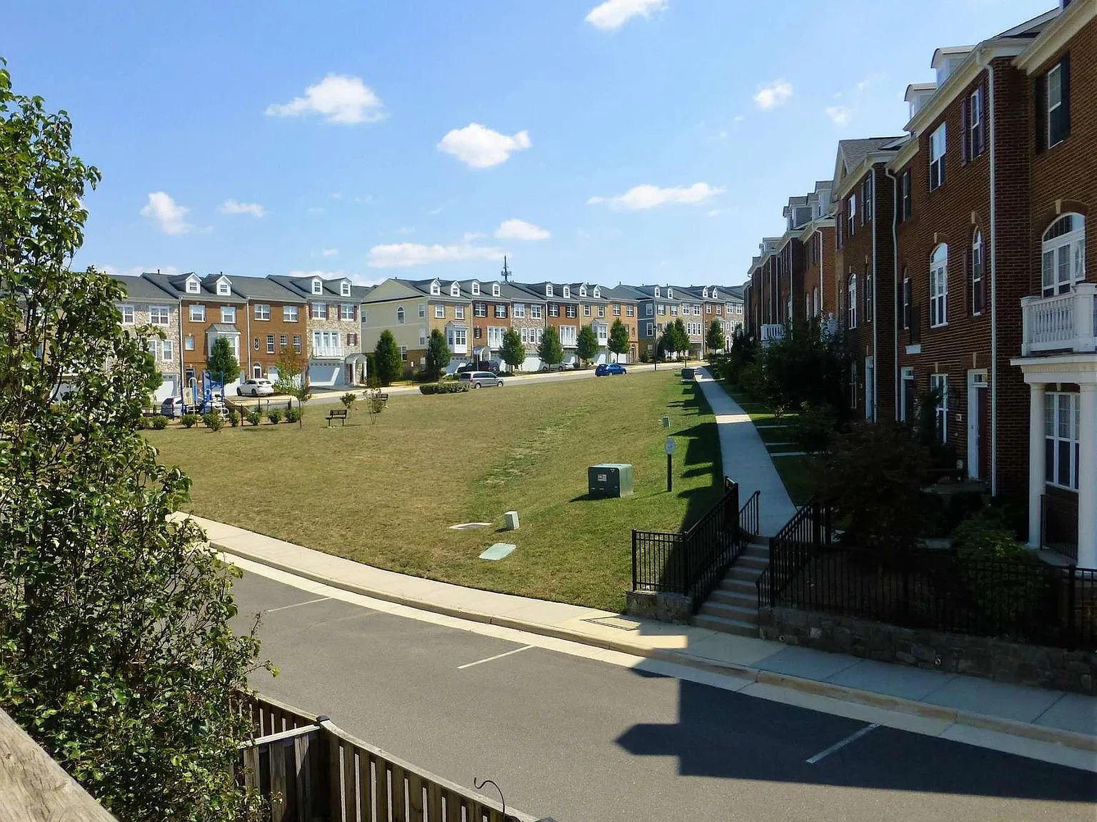 3 bed, 2270 sqft, $3,200 — Photo 3
