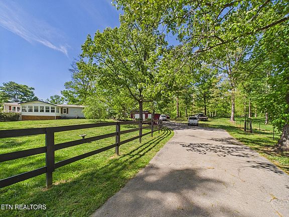 3rd image of 105 Speers Rd