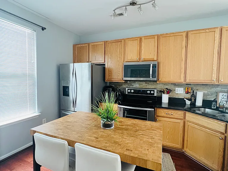 122 Lloyd St — Photo 3