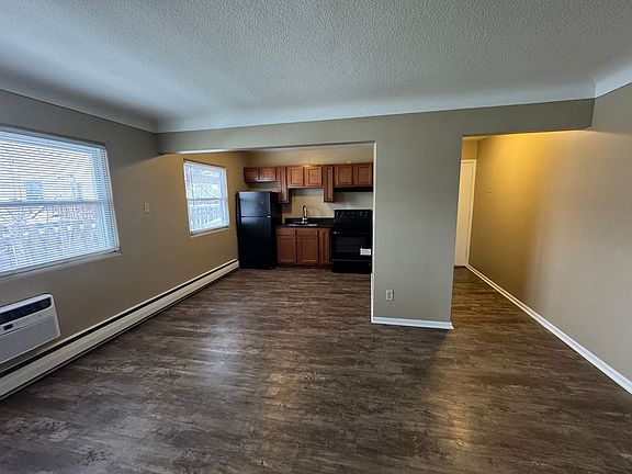4th image of 594 Lawson Ave W APT 6