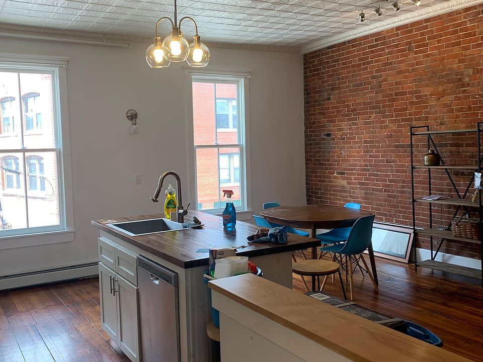 2nd image of 17 Alfred St #203