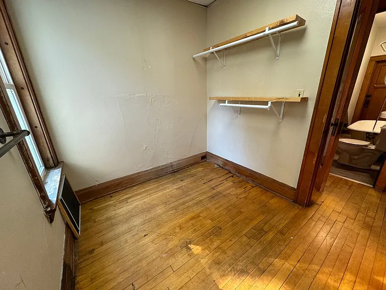 413 Division St — Photo 18