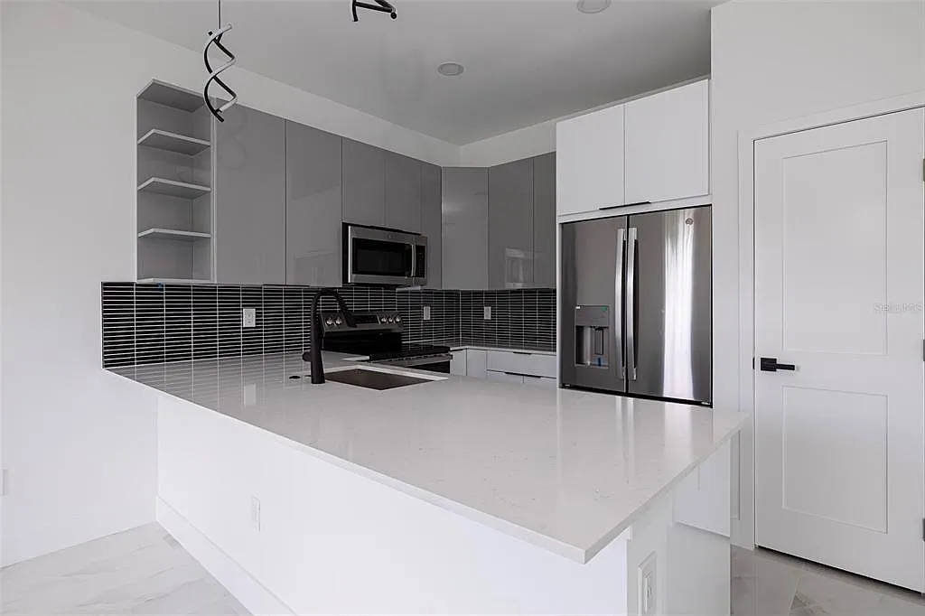 3 bed, 2.5 bath, 1536 sqft, $2,100 — Photo 4