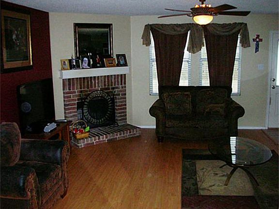 3rd image of 1411 Paint Brush Ct