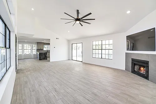 5601 E Paradise Ln Photo 1
