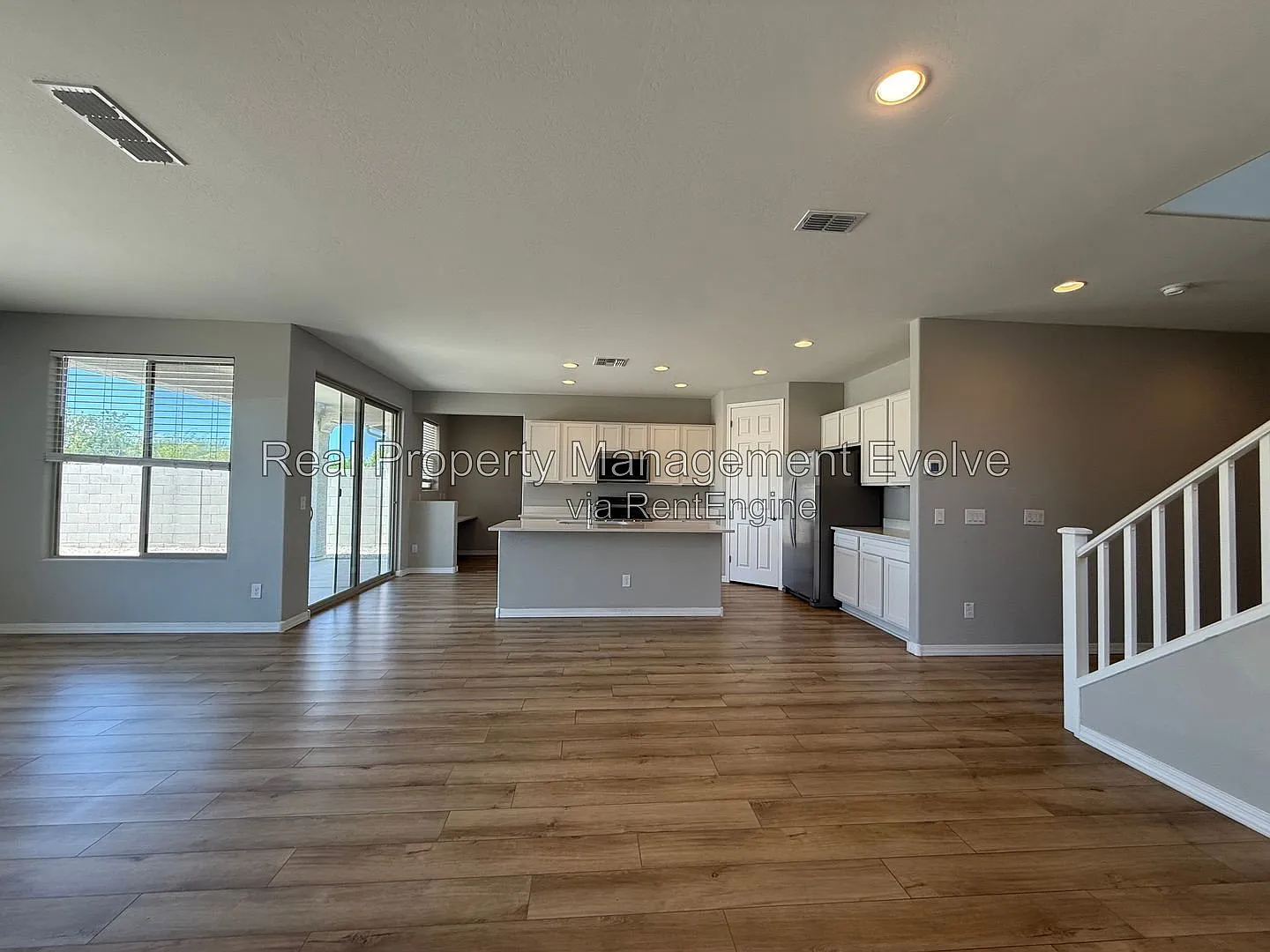 3 bed, 2.5 bath, 2391 sqft, $2,345 — Photo 3