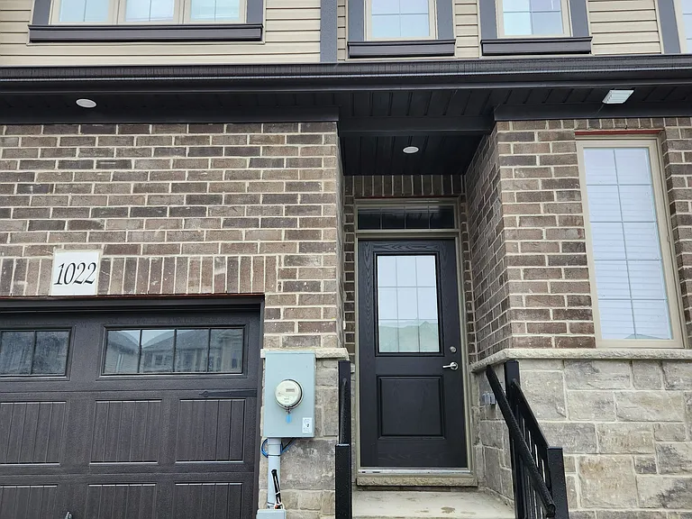 1022 Wright Dr — Photo 2