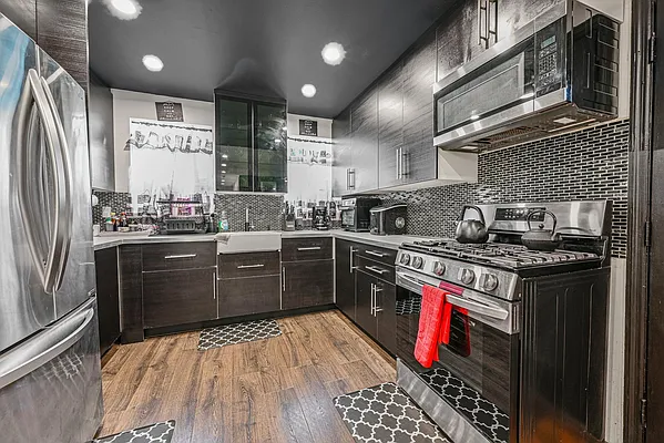 Sold by Felix Joseph | media 4