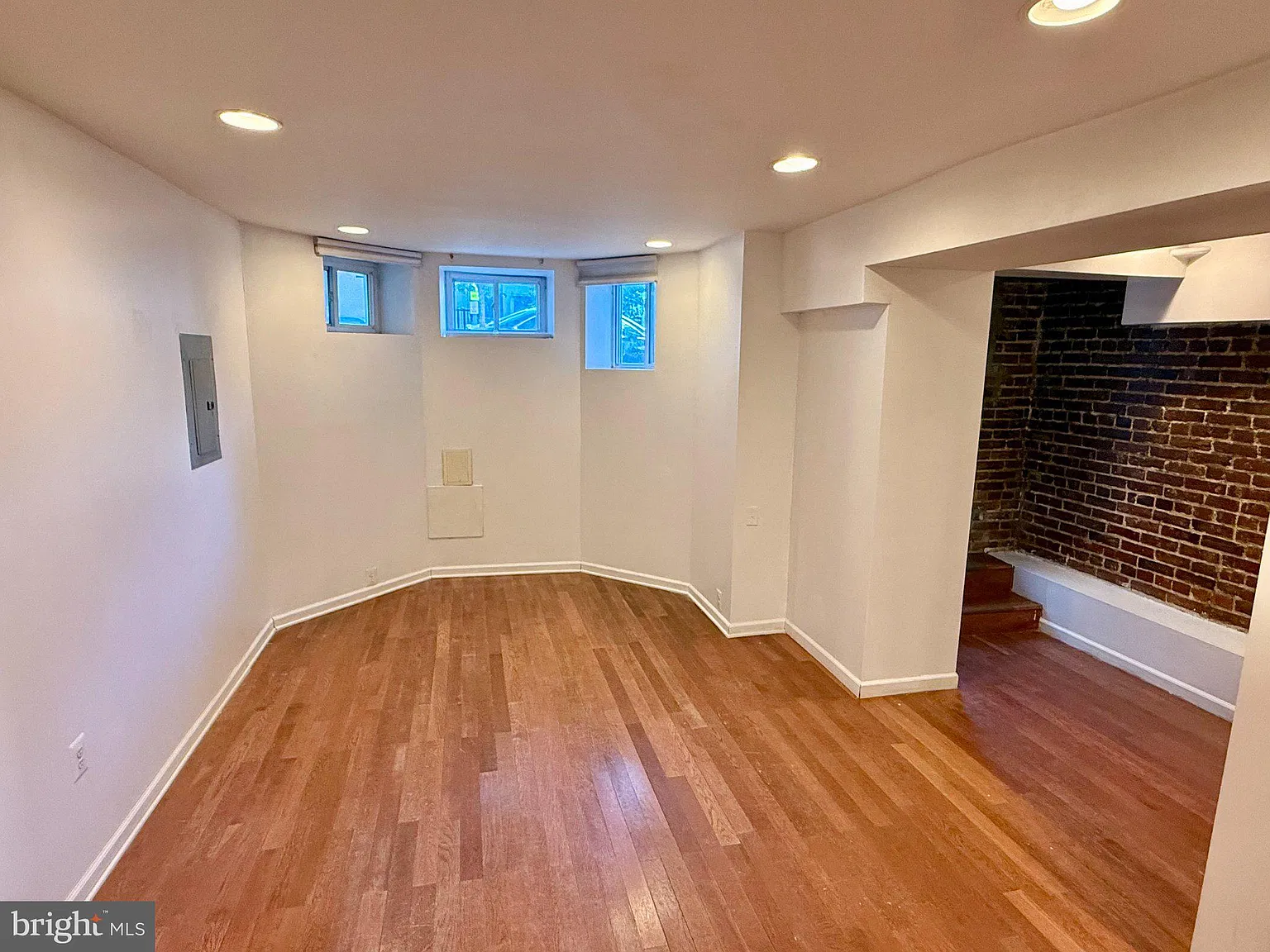 1 bed, 1.0 bath, 692 sqft, $2,100 — Photo 3