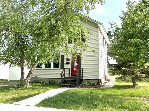 638 E James St, Ely, MN 55731
