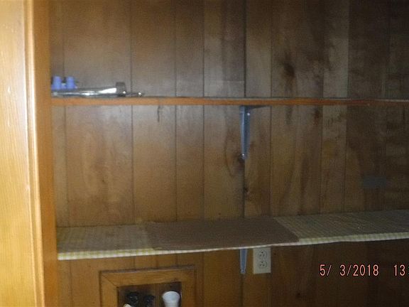 5th image of 105 E Pecan St