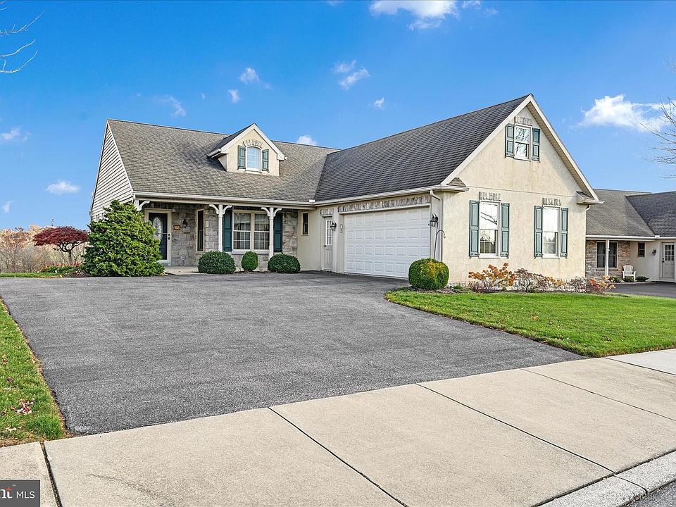 1st image of 988 Cambridge Dr