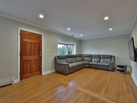 5th image of 13-16 Eastern Dr #1X