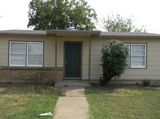 2501 Lucas Dr, Fort Worth, TX 76112