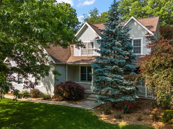 1507 Woodbine Dr, Valparaiso, IN 46383