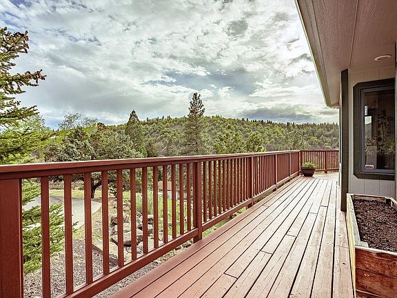 5th image of 25 Oakridge Way