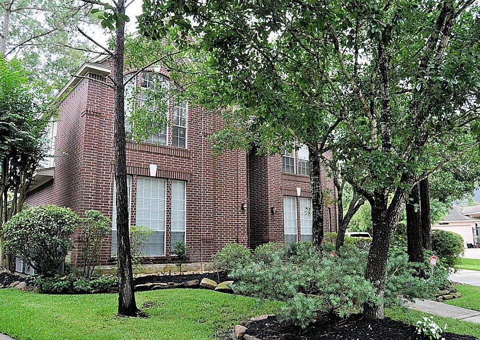 31 Sparklewood located in the Village of Cochrans Crossing, a prestigious home by David Weekley.