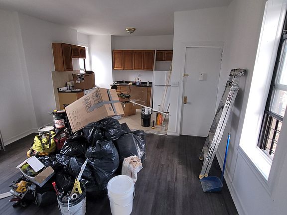 2nd image of 650 Melrose Ave APT 4B