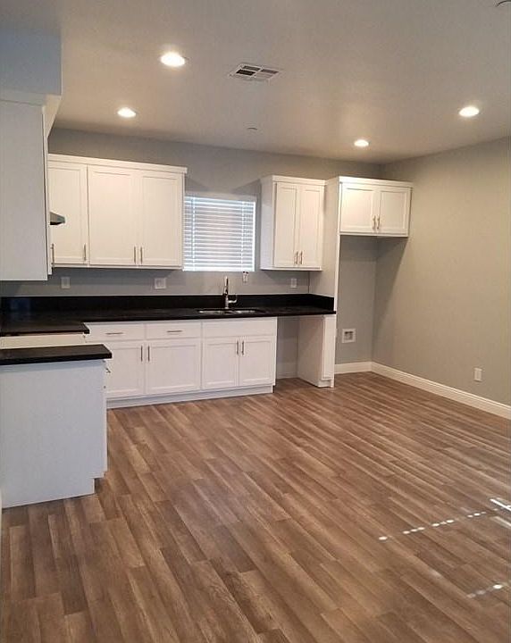 2nd image of 718 W 85th St #718