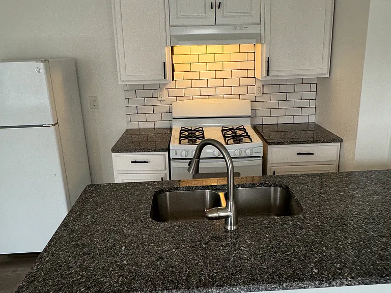 1080 Morrell St #13 — Photo 6