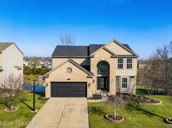 7858 Turrillium Ln, Waterford, MI 48327