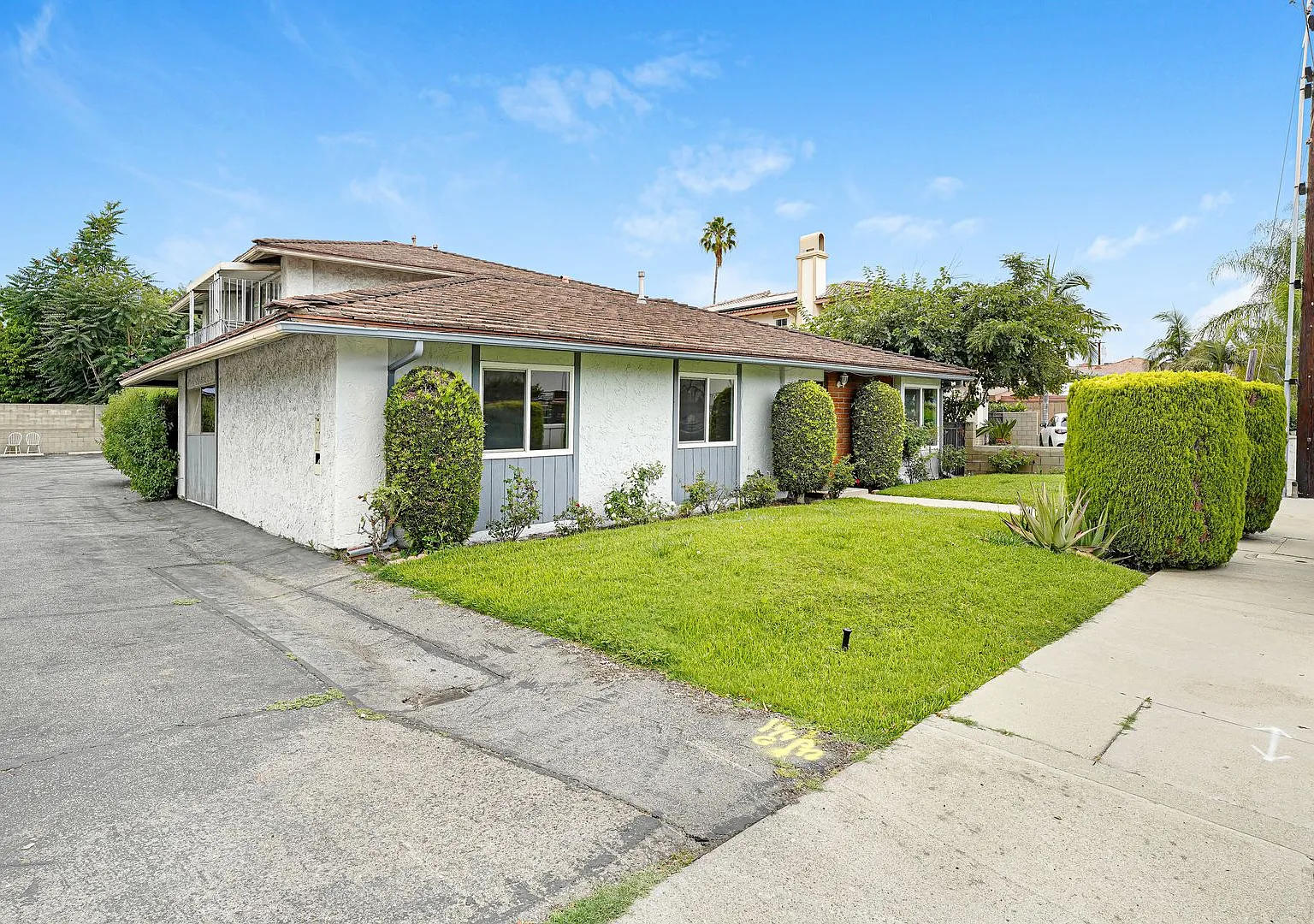 913 Clay Ct — Photo 1
