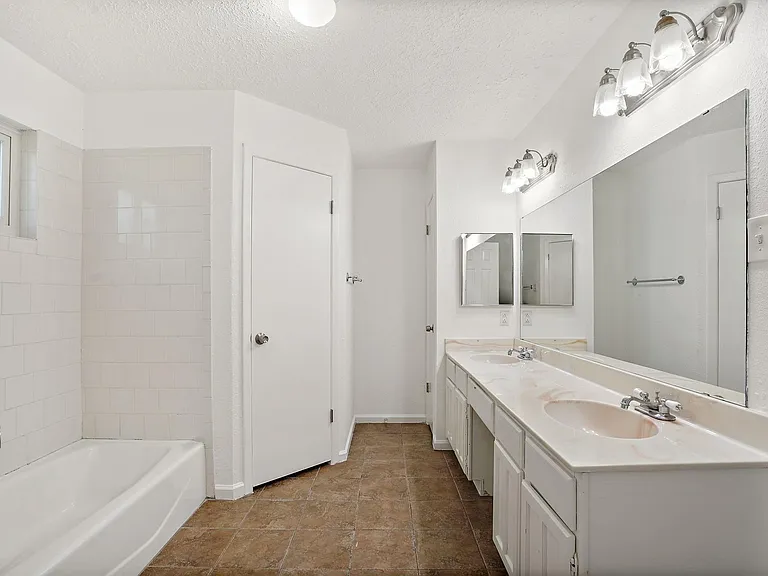 9731 Shell Rock Rd — Photo 13