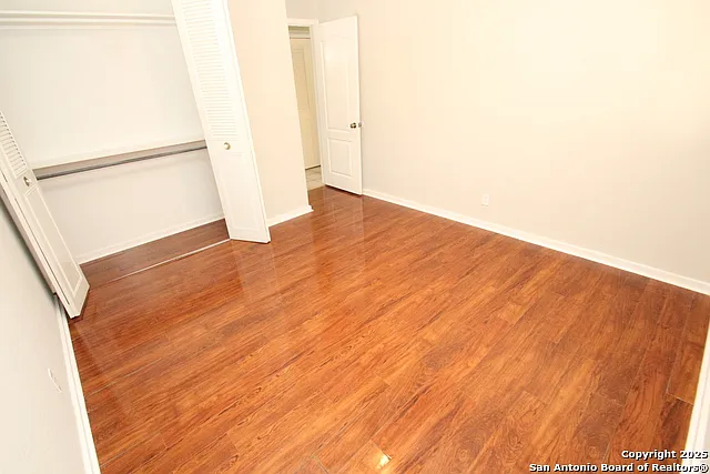 310 Threadneedle Ln — Photo 17