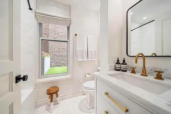 Sold by Compass | media 23