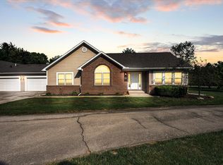 8026 Joshua Ln, Maumee, OH 43537