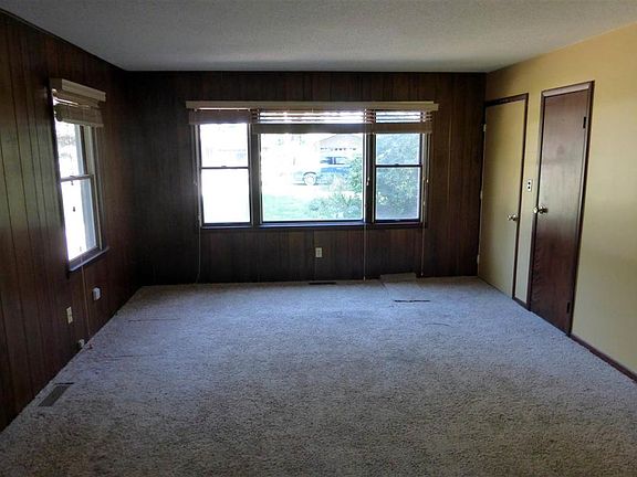 4th image of 11395 Oakwood Dr