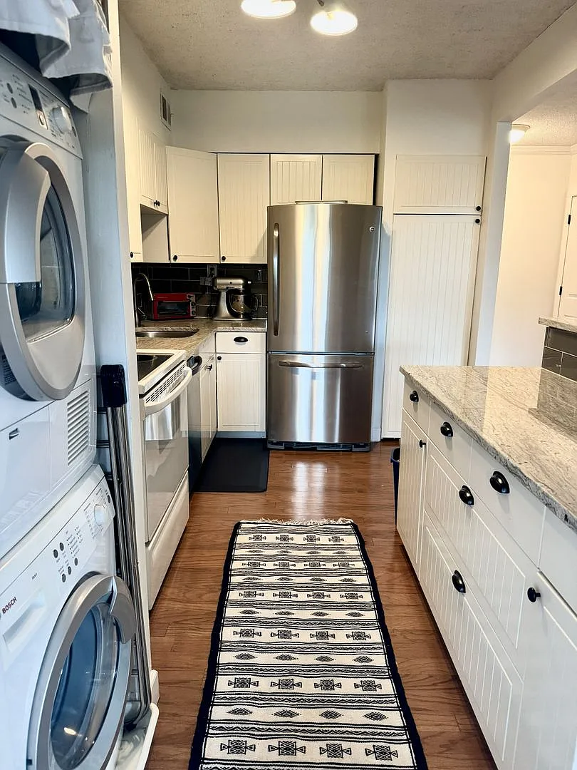 1BR, 1.5 BA Condo w/Resort Amenities, Utilities & Parking Included - Avail Now! — Photo 3