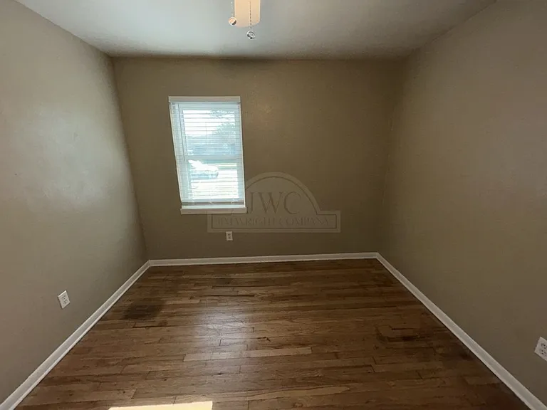 304 Oak St — Photo 14