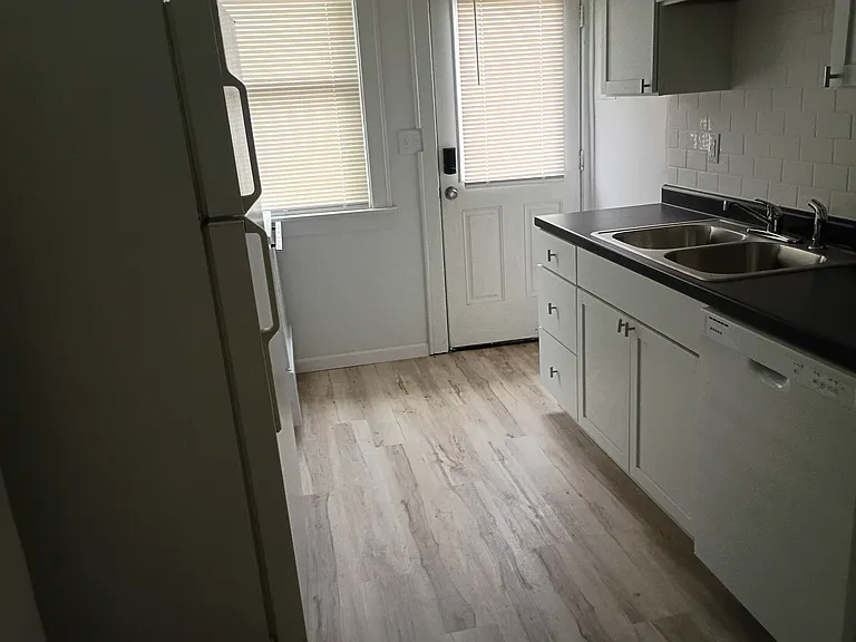 316 W Saginaw St — Photo 28