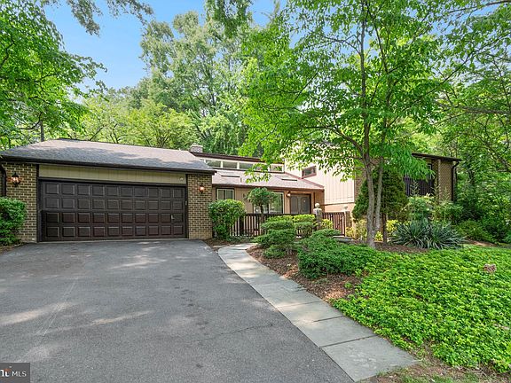 2nd image of 10862 Meadowland Dr
