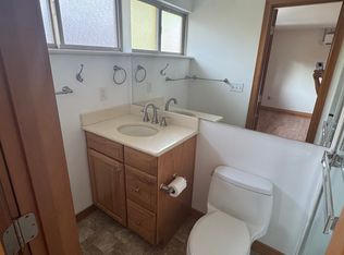 5470 NE 200th Pl, Seattle, WA 98155