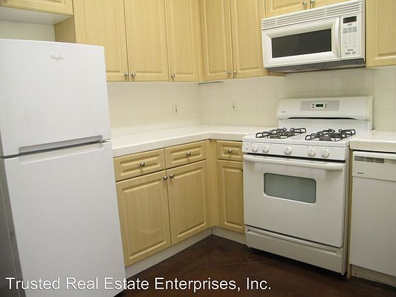 5th image of 436 Poli St APT 203