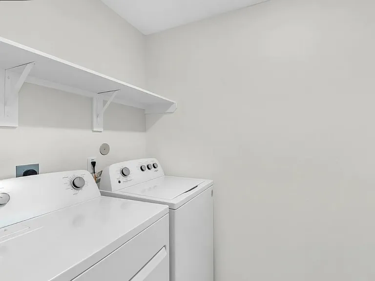 Utility room - Washer and Dryer included