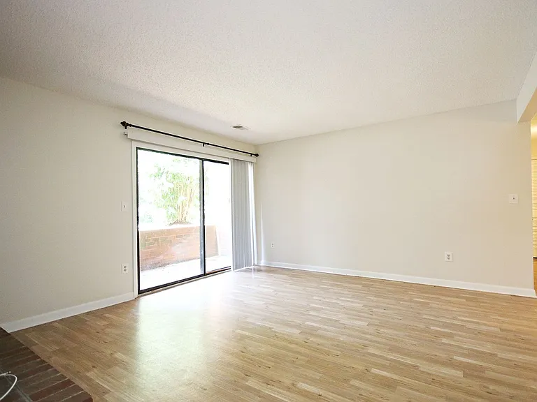 120 Turtle Creek Rd #4 — Photo 2