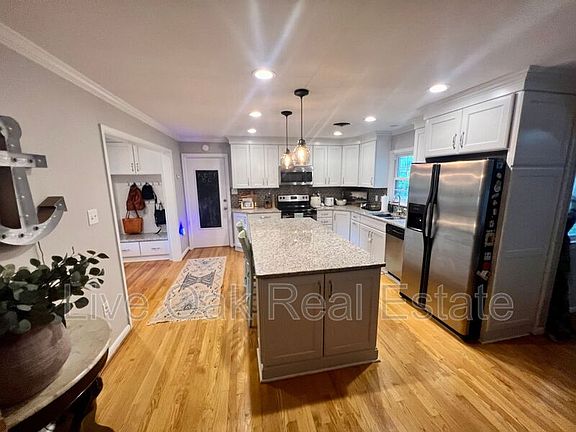 4th image of 4601 Thoroughgood Dr