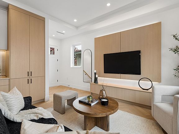 5th image of 3637 E 46th Ave #2