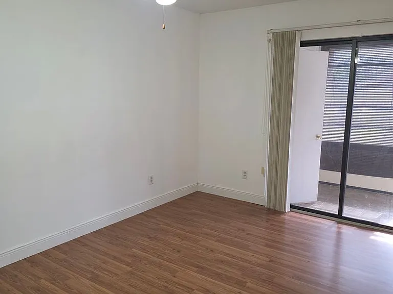 6031 Scotchwood Gln #204 — Photo 8