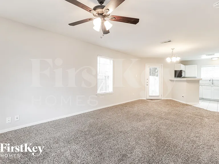 15613 Martineau St — Photo 3