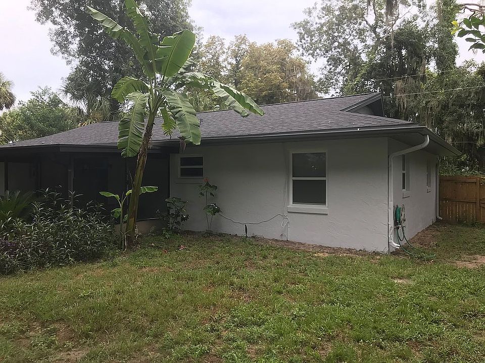 2nd image of 4060 N Woodland Point