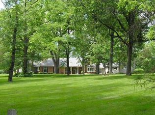 1 Tanglewood Ln, Elgin, IL 60120