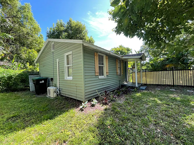 3220 Alamo Dr — Photo 2