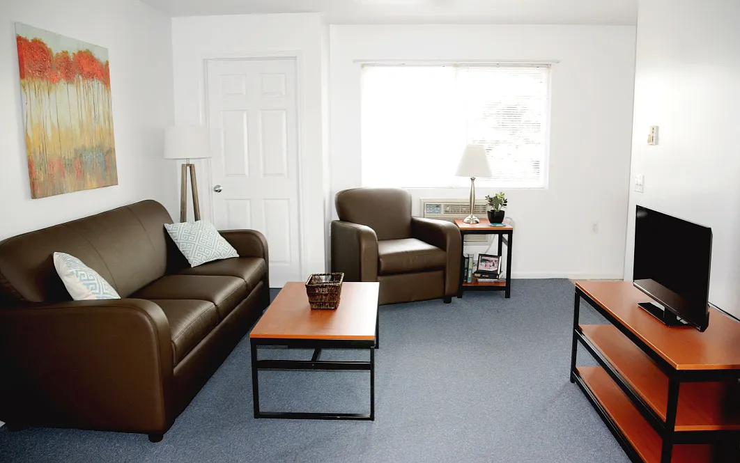 Jamestown Apartments — Photo 4