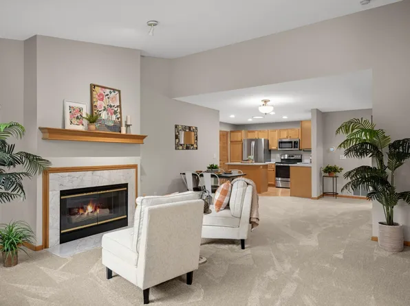 557 Mission Hills Dr, Chanhassen, MN 55317